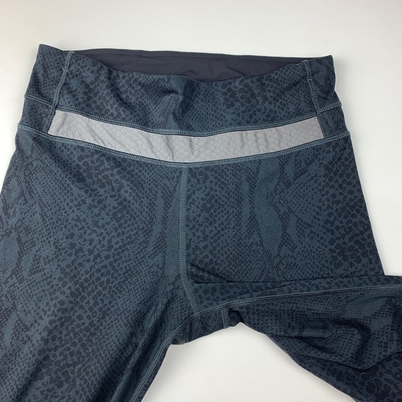 🎉SOLD🎉Lululemon Sz 6 Gray Snakeskin Leggings - Picture 7 of 8